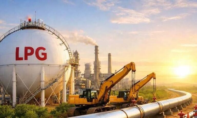 lpg-सप्लाई-मजबूत-करने-की-बड़ी-तैयारी,-1,800-किमी-नई-पाइपलाइन-पर-₹7,000-करोड़-खर्च